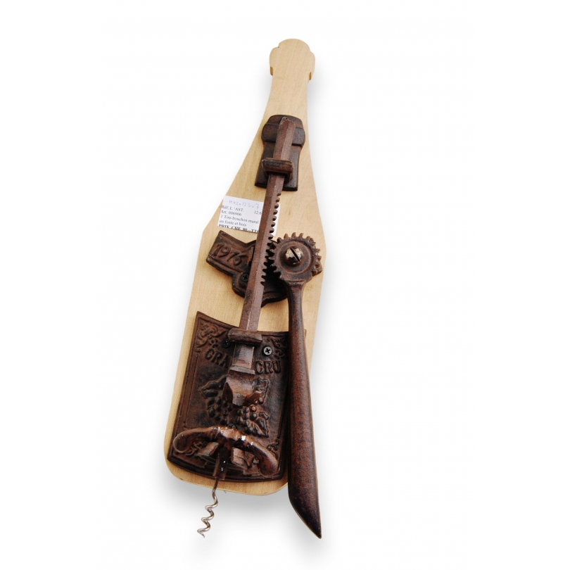 Wall-mounted corkscrew made of cast iron and wood at  Moinat SA  - Antiques and home décor