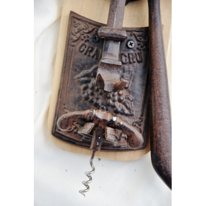 Wall-mounted corkscrew made of cast iron and wood at  Moinat SA  - Antiques and home décor