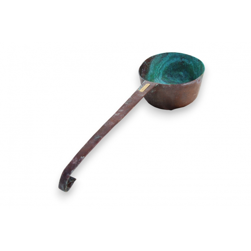 Copper saucepan at  Moinat SA  - Antiques and home décor