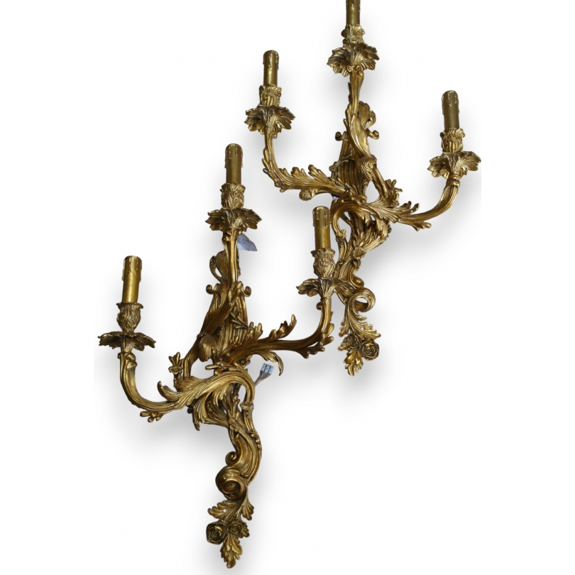 Pair of Louis XV-style wall lights with three arms by Moinat SA – Antiques and home décor