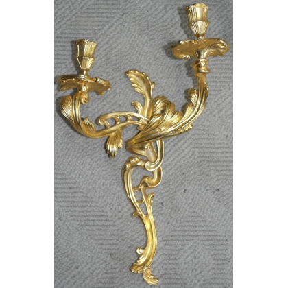  Paire d'appliques style Louis XV à 2 sur  Moinat SA  - Antiquités décoration