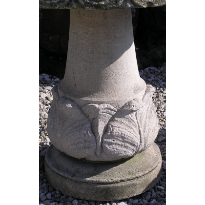Round table, made of Vicenza stone, featuring  Moinat SA  - Antiques and home décor