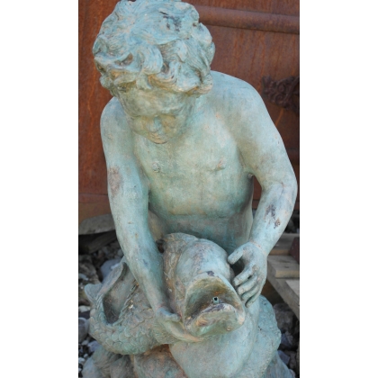  Petite fontaine "Enfant assis sur un sur  Moinat SA  - Antiquités décoration