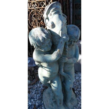  Fontaine "Enfants portant un poisson" sur  Moinat SA  - Antiquités décoration
