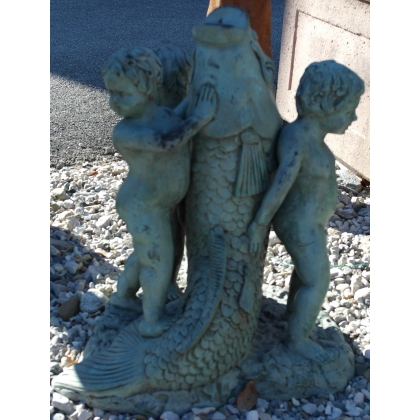  Fontaine "3 Enfants portant un poisson" sur  Moinat SA  - Antiquités décoration