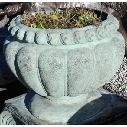 Cache-pot rond décor de \"Têtes de lions\"