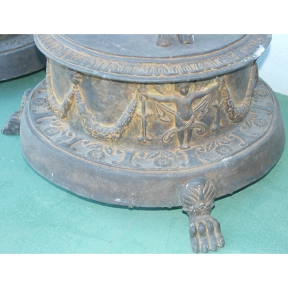 Cache-pot ajouré rond sur socle 3 sphinx