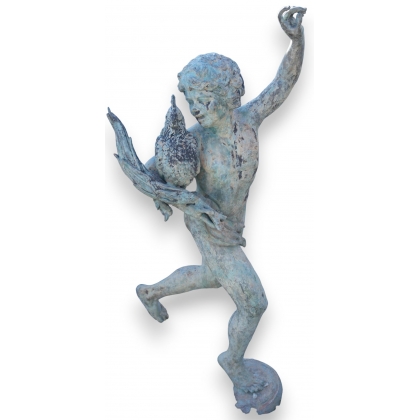 Bronze \"Garçon tenant un coq\"