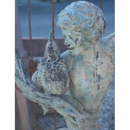  Bronze "Garçon tenant un coq" sur  Moinat SA  - Antiquités décoration