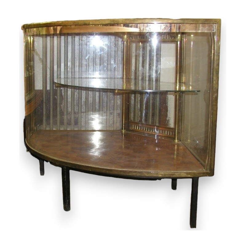  Vitrine de magasin, d'angle, basse. sur  Moinat SA  - Antiquités décoration
