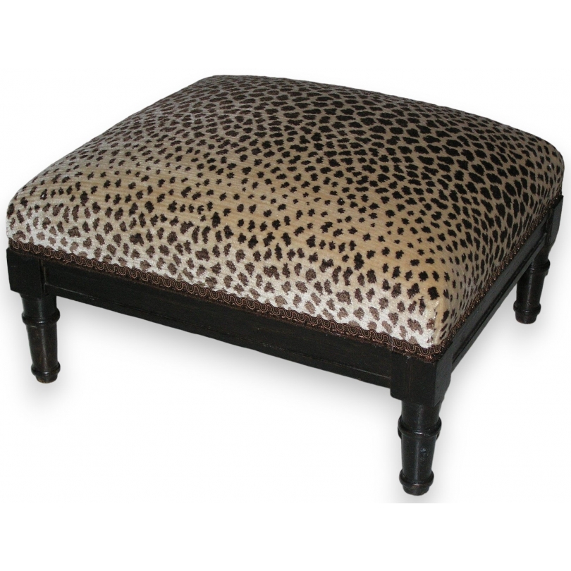 Directoire-style stool, in beech. France. Available from  Moinat SA  – Antiques and home décor