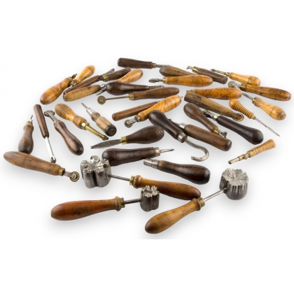 Set of 37 antique hand tools from  Moinat SA  - Antiques and home décor