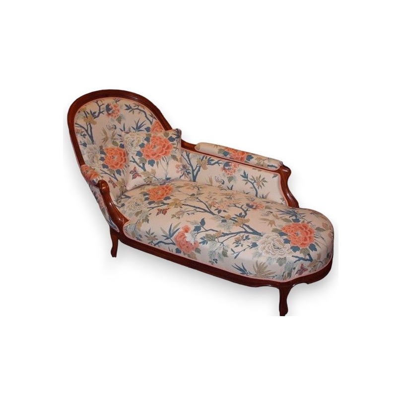 Récamier recouvert d\'un tissu fleuri.