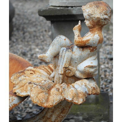  Vasque en fonte blanche "Angelots" sur  Moinat SA  - Antiquités décoration