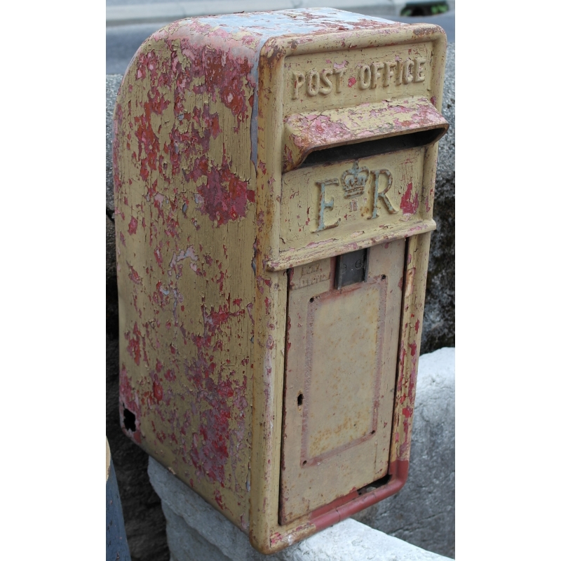 Boite à lettre rouge anglaise en fonte sur Moinat SA Antiquités décoration