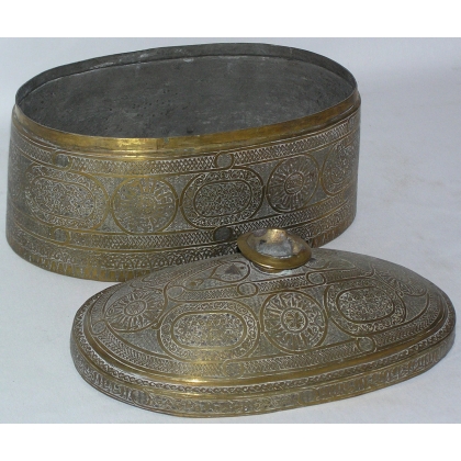 Iranian oval brass box, engraved by  Moinat SA  - Antiques and decorative items