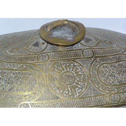 Iranian oval brass box, engraved by  Moinat SA  - Antiques and decorative items