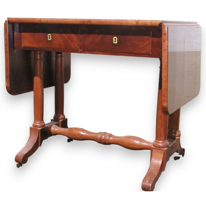  Petite table à thé à abattants avec 2 tiroirs. sur  Moinat SA  - Antiquités décoration
