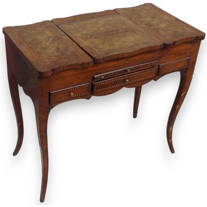  Coiffeuse Louis XV, en bois marqueté. sur  Moinat SA  - Antiquités décoration