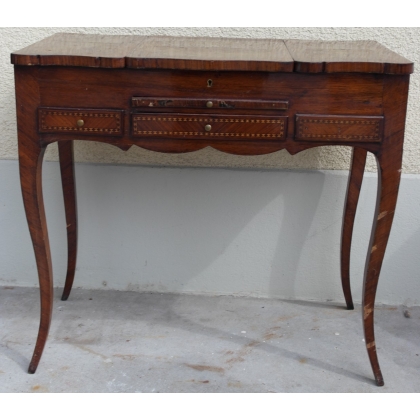  Coiffeuse Louis XV, en bois marqueté. sur  Moinat SA  - Antiquités décoration