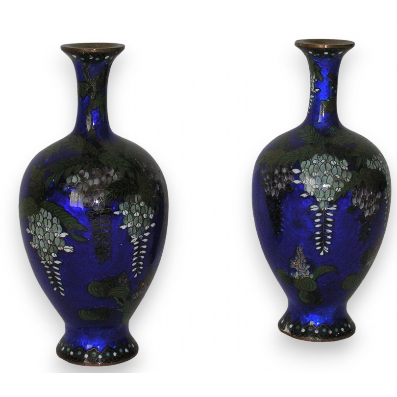  Paire de vases bleus cloisonnés. Décor sur  Moinat SA  - Antiquités décoration