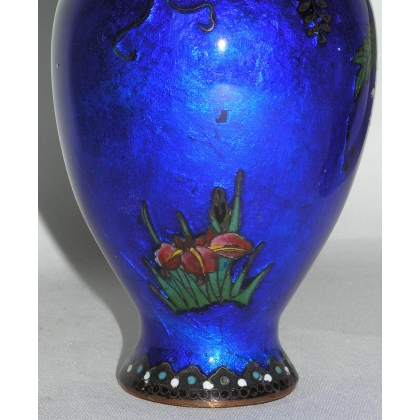  Paire de vases bleus cloisonnés. Décor sur  Moinat SA  - Antiquités décoration