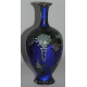 Paire de vases bleus cloisonnés. Décor