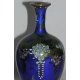 Paire de vases bleus cloisonnés. Décor