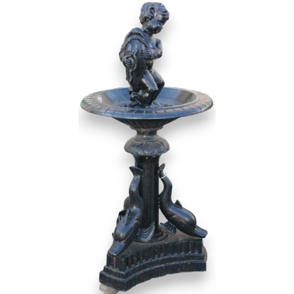 Fontaine "Chérubin" en fonte noire sur  Moinat SA  - Antiquités décoration