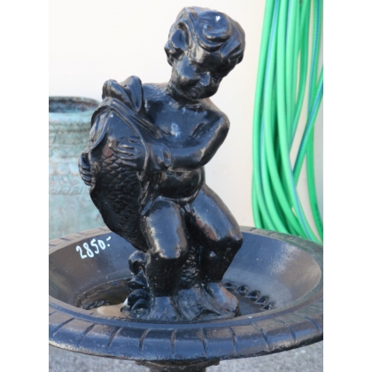  Fontaine "Chérubin" en fonte noire sur  Moinat SA  - Antiquités décoration