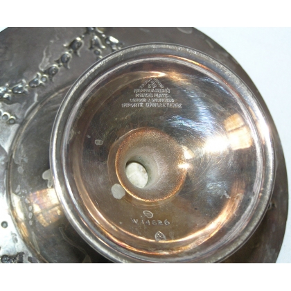  Coupe ronde sur pied, en métal argenté. sur  Moinat SA  - Antiquités décoration