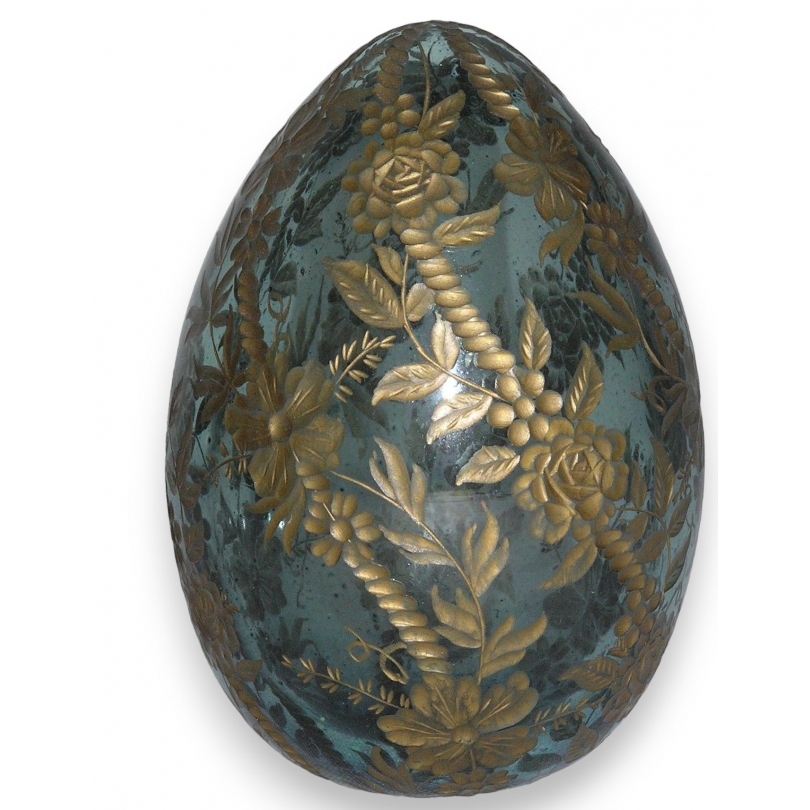 Oeuf, en verre gravé. Décor doré de