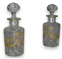 Paire de carafes, en cristal. Décor