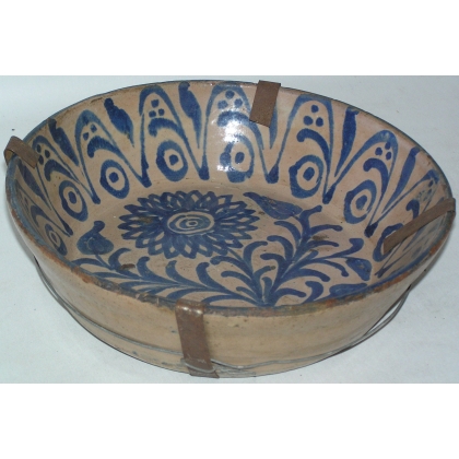 Deep dish, made of Spanish earthenware. Decorated by  Moinat SA  - Antiques and home décor