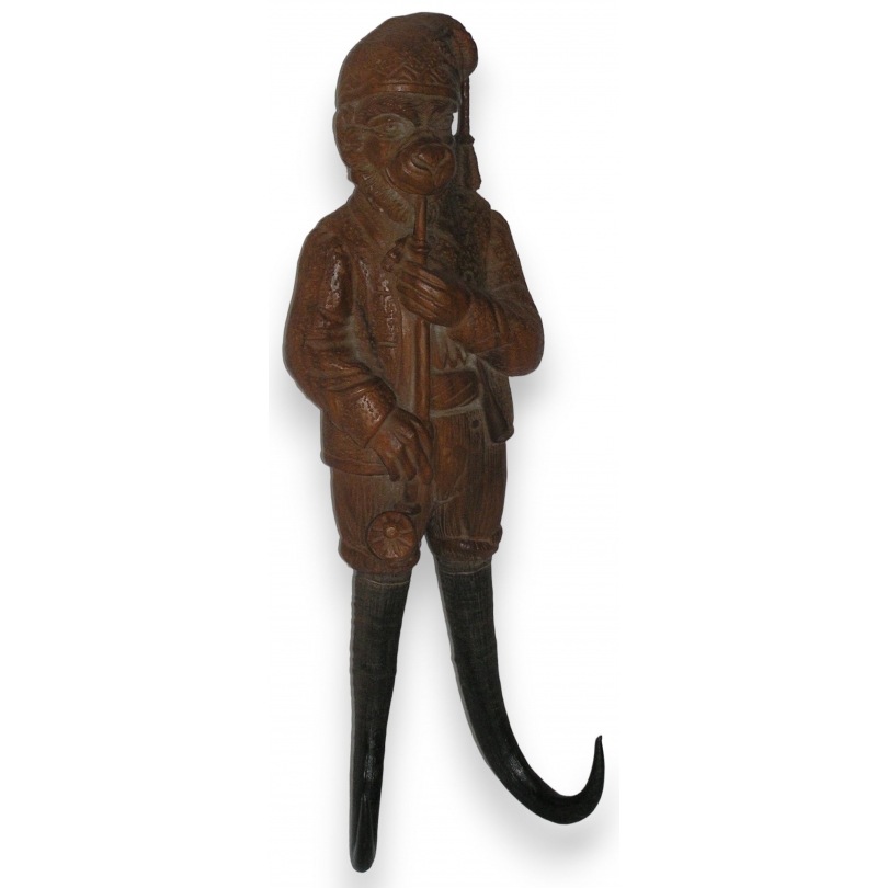 Crochet en noyer sculpté et cornes de