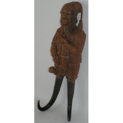 Carved walnut hook and horns by  Moinat SA  - Antiques and decorative items