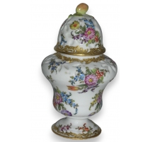 Pot avec couvercle, en porcelaine