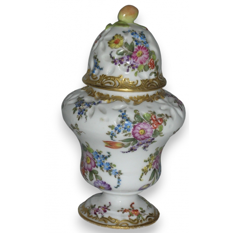 Pot avec couvercle, en porcelaine