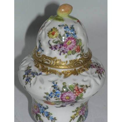 Porcelain pot with lid, by Moinat SA – Antiques and home décor