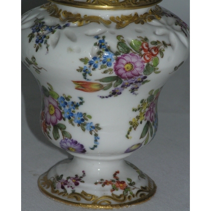 Porcelain pot with lid, by Moinat SA – Antiques and home décor