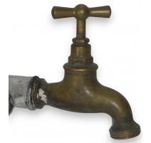 Robinet ancien, en laiton. Suisse.