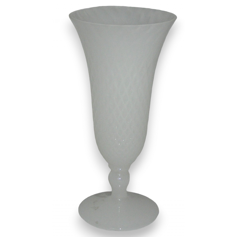 Vase, en opaline blanche.