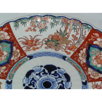 Imari dish with lion motif, by Moinat SA – Antiques and home décor