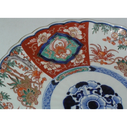 Imari dish with lion motif, by Moinat SA – Antiques and home décor