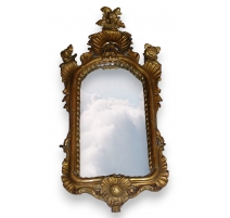 Miroir italien en bois sculpté et doré