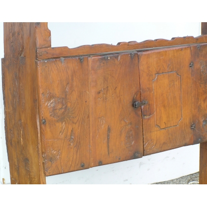  Râtelier valaisan, en mélèze. Avec 2 sur  Moinat SA  - Antiquités décoration