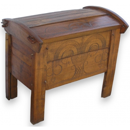 Chest, made of beech. Decorated with sheaves of wheat  Moinat SA  - Antiques and home décor