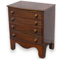 Petite commode bombée, en acajou. Avec