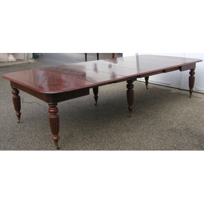  Table de salle à manger sur roulettes. sur  Moinat SA  - Antiquités décoration