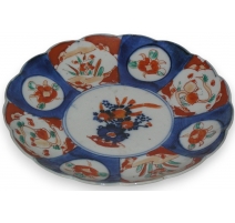 Assiette Imari, en porcelaine. Décor